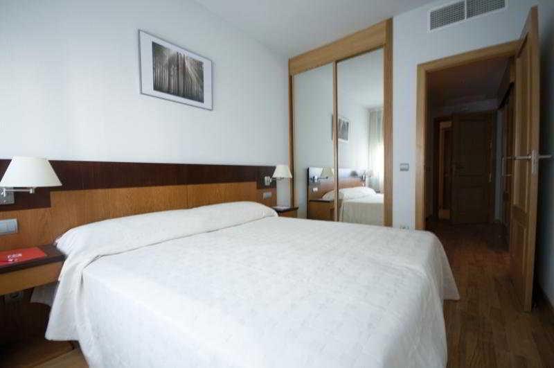 Suites Kris Aeropuerto Madrid Kültér fotó